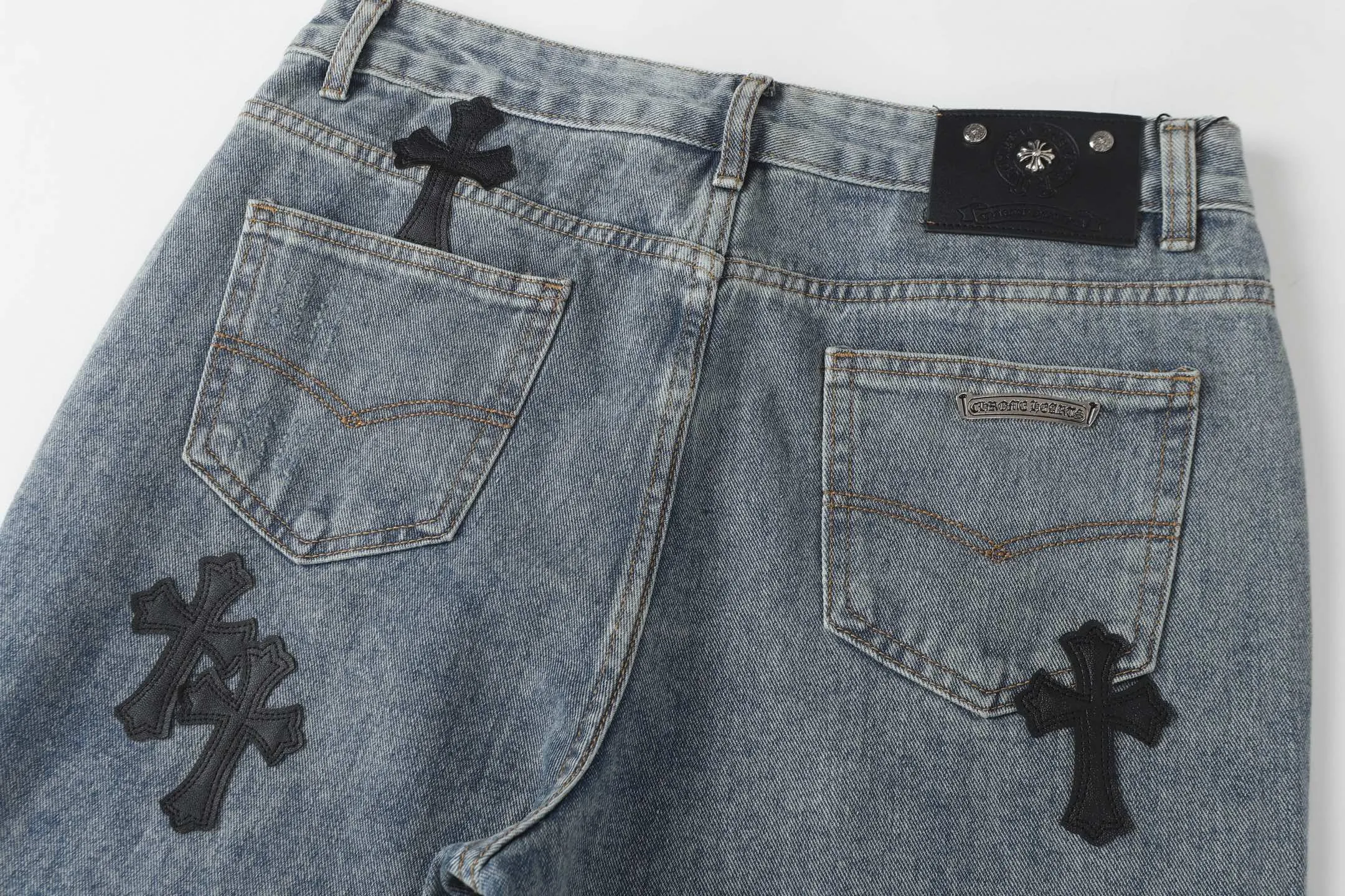 P260 Cross-border model, please do not place an order if you are pursuing quality - Chrome Hearts/Chrome Hearts Cross ✝️ Inlaid embroidered washed jeans, trousers and casual pants - High weight, high density and high quality. The wool is soft, delicate and skin-friendly. It feels soft and silky. It has excellent warmth and skin-friendly properties. - Customized weaving and dyeing, no color difference. No matter the fabric or workmanship details, it beats the ordinary version on the market - Hardware zipper accessories are all customized, full of details -Colour: washed blue -Size: 28 30 32 34 36